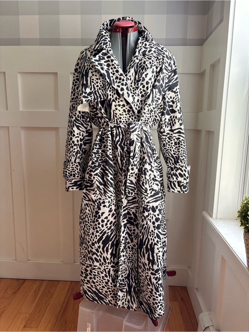 Leopard Print Trench Coat - Black & Cream 2X - Picture 4 of 7